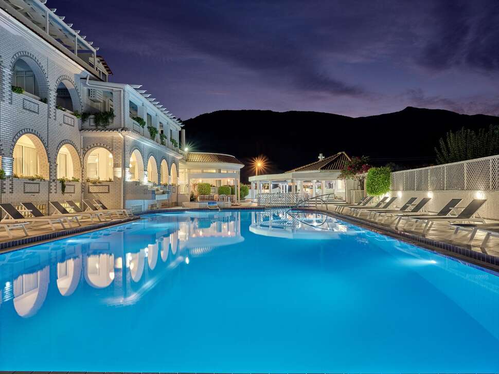 Een foto van het zwembad bij Meandros Boutique & Spa