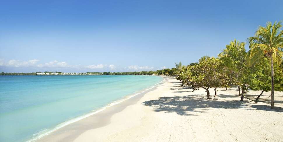 Een foto van het strand bij Couples Negril