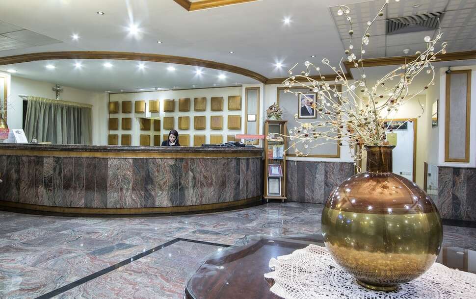Een foto van het interieur van Canifor Hotel