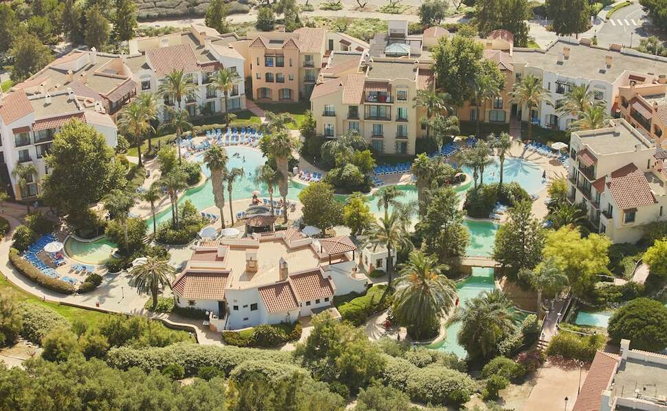 Een foto van het zwembad bij Hotel PortAventura