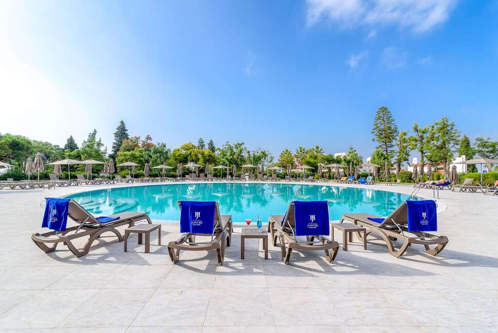 Een foto van het zwembad bij Jupiter Albufeira Hotel