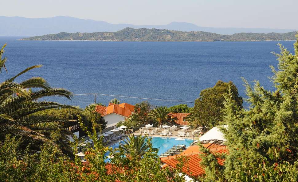 Een foto van het zwembad bij Aristoteles Holiday Resort & Spa