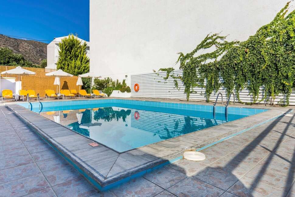 Een foto van het zwembad bij Sergios Hotel