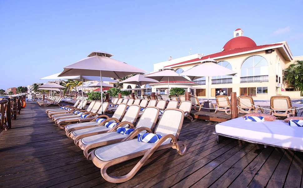 Een foto van het terras bij All Ritmo Cancun Resort & Waterpark