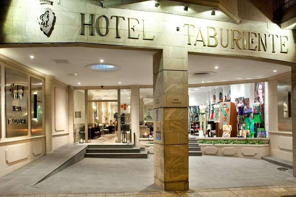 Een foto van de buitenkant van Hotel Taburiente