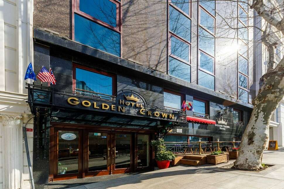 Ein Foto Golden Crown Hotel