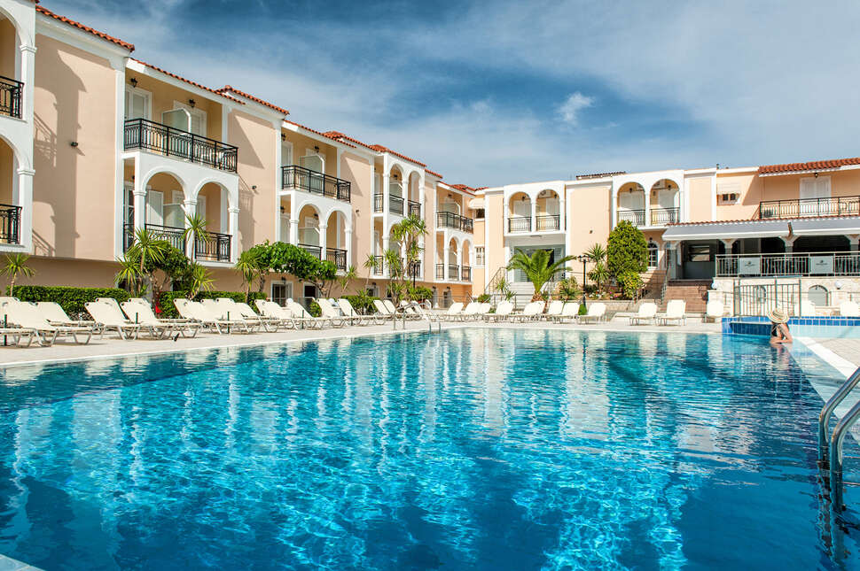 Een foto van het zwembad bij Zante Sun Resort