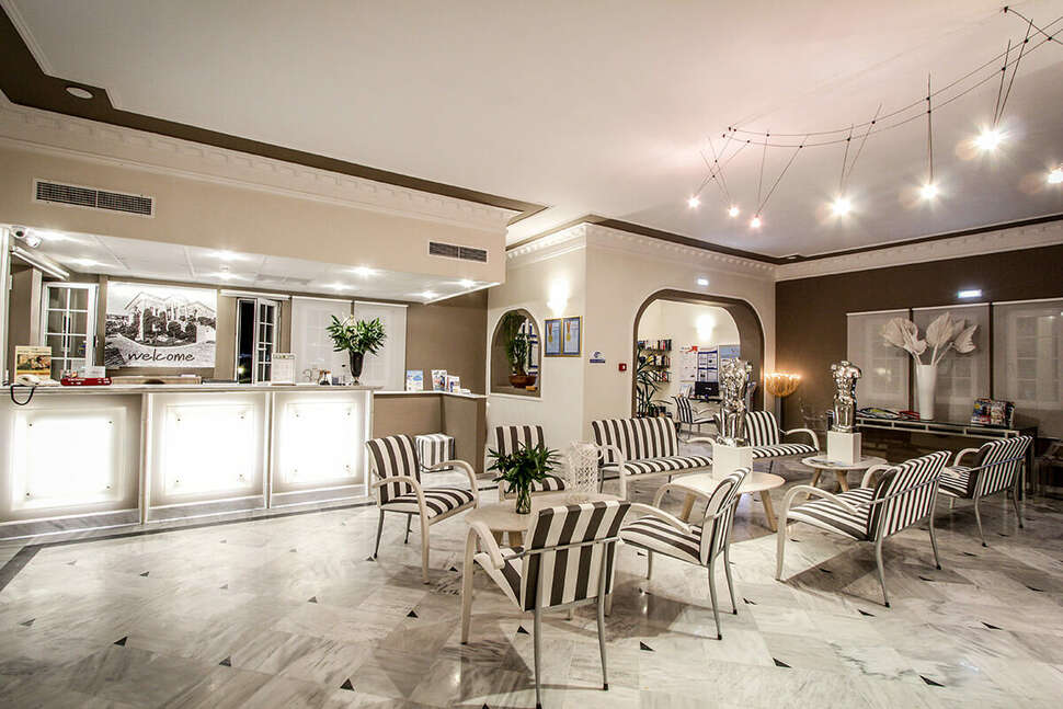 Een foto van het interieur van Louros Beach Hotel & Spa