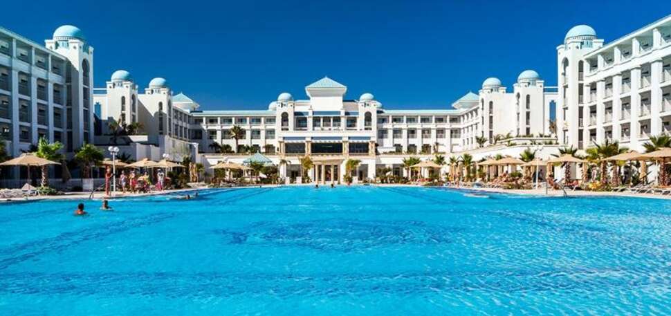 Ein Foto vom Pool im Barcelo Concorde Green Park Palace