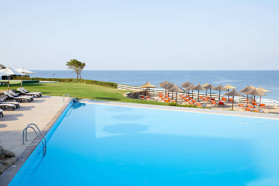 Een foto van het zwembad bij Istion Club & Spa