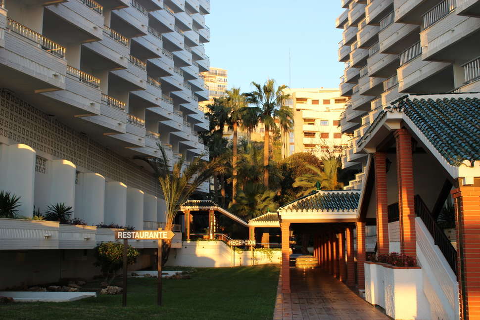 Een foto van de buitenkant van Appartementen Bajondillo