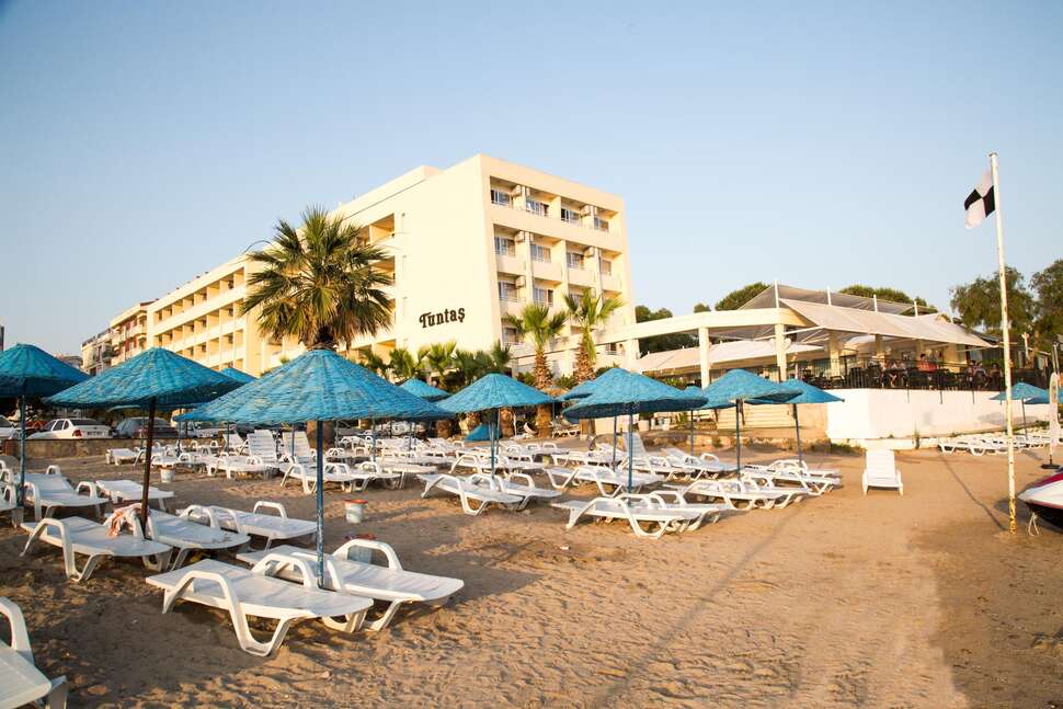 Ein Foto vom Strand beim Tuntas Beach Hotel