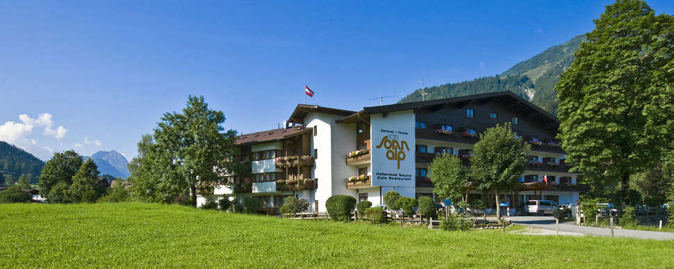 Een foto van de buitenkant van Hotel Sonnalp