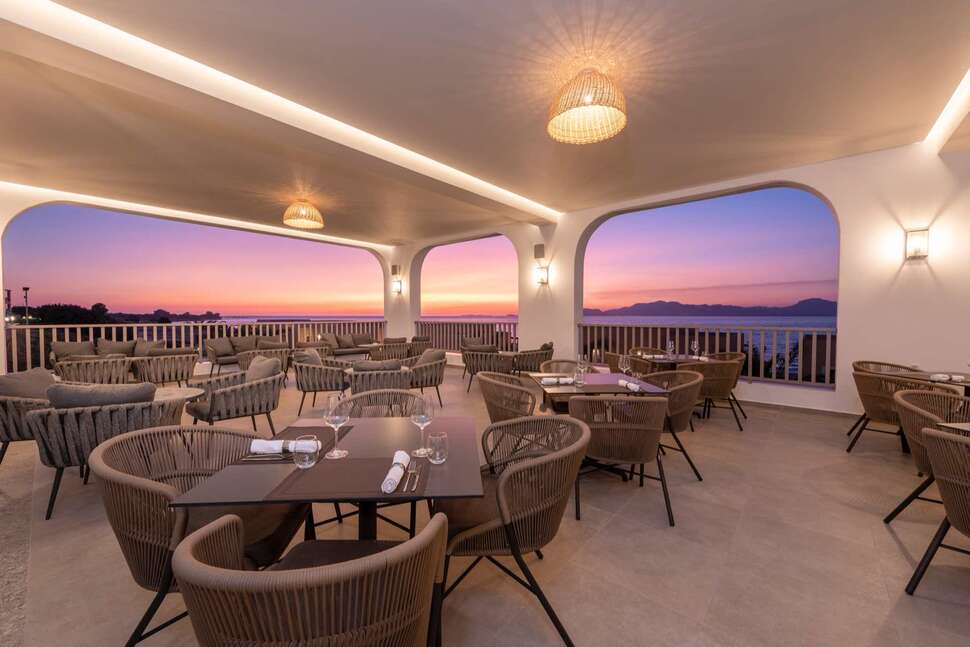 Ein Foto von der Terrasse im Horizon Beach Resort