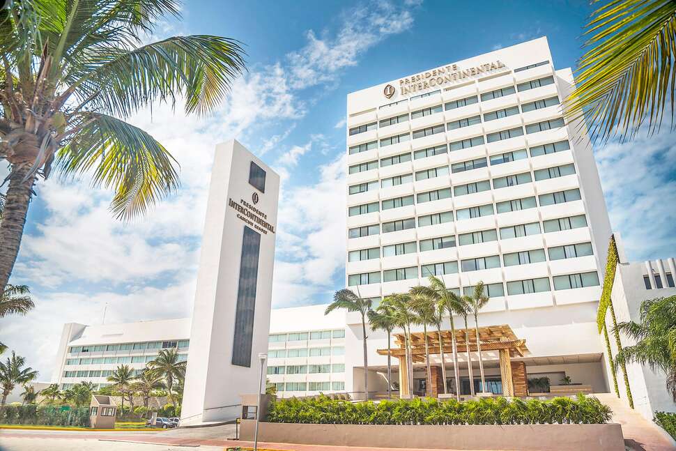 Een foto van de buitenkant van Presidente InterContinental Cancun Resort