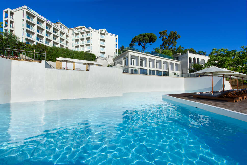 Ein Foto vom Pool im The Royal Grand Hotel
