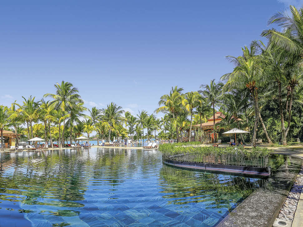 Een foto van het zwembad bij Mauricia Beachcomber