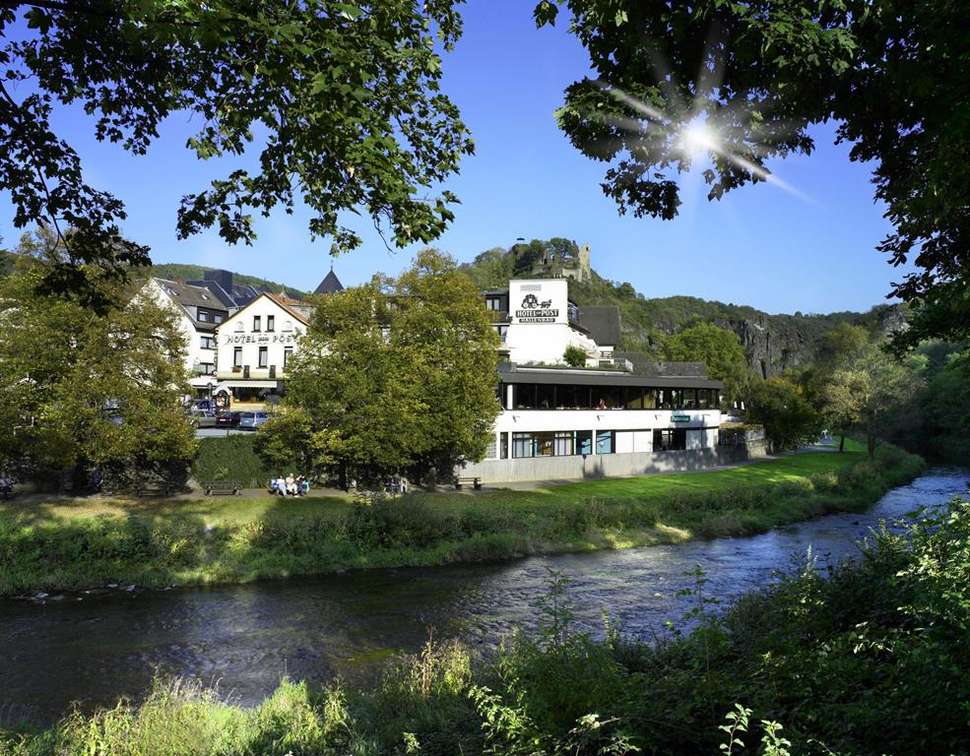 Een foto van de buitenkant van Hotel Zur Post Altenahr