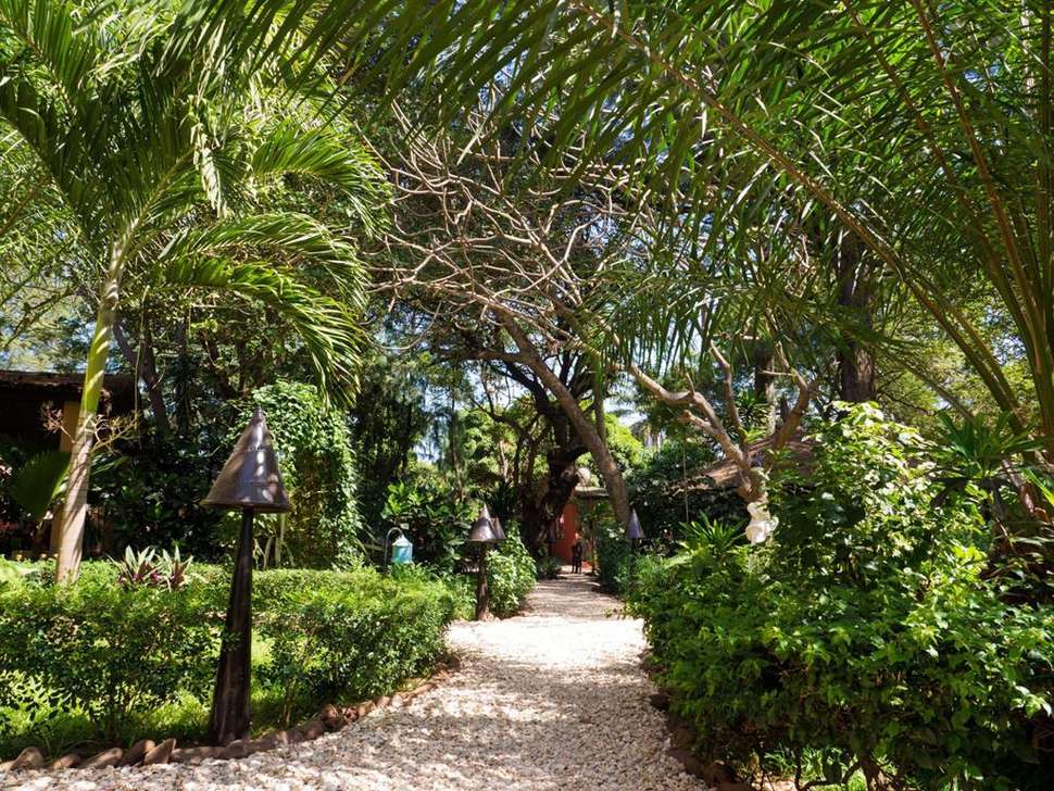 Een foto van de buitenkant van Ngala Lodge