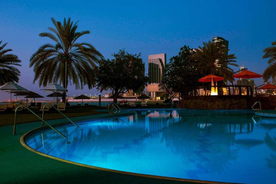 Ein Foto vom Pool im Le Meridien Abu Dhabi