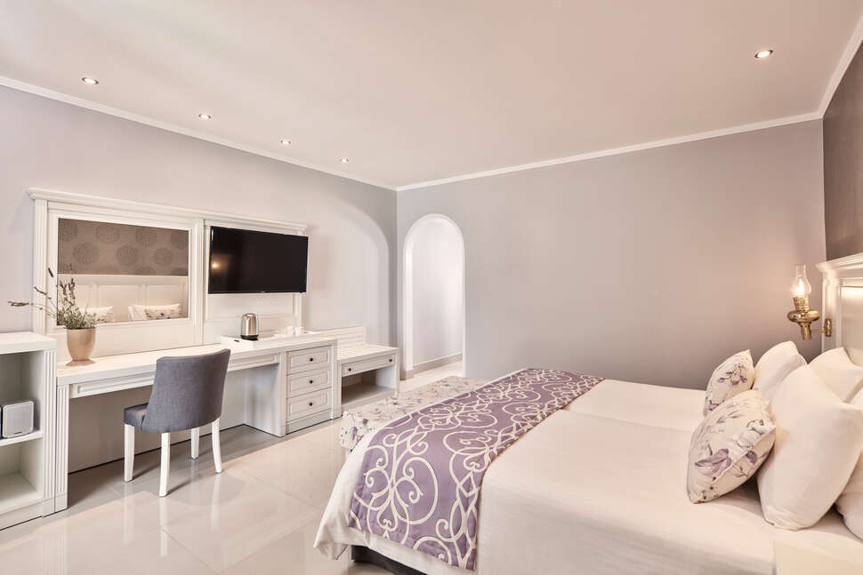 Ein Foto Esperos Village Blue & Spa