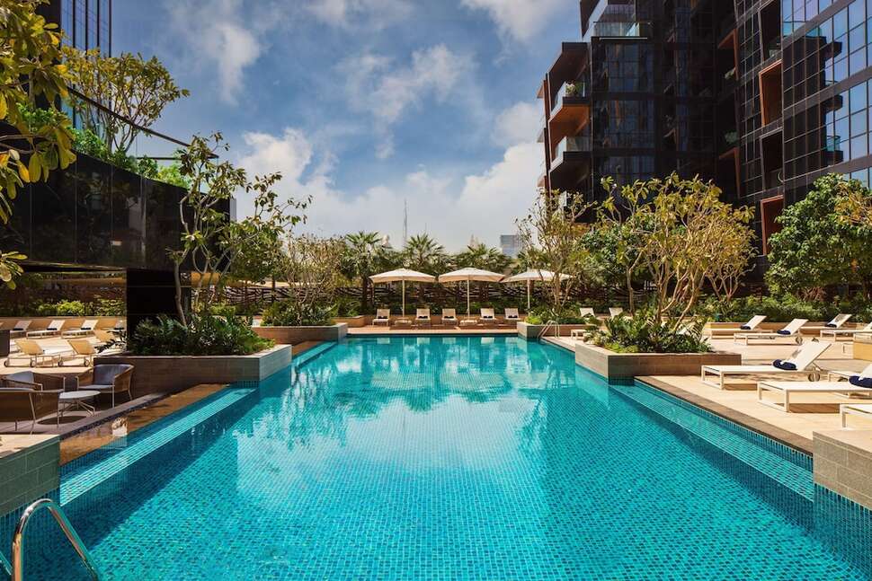 Ein Foto vom Pool im DoubleTree by Hilton Dubai M Square Hotel & Residences