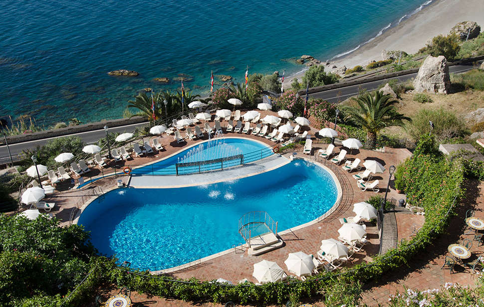 Een foto van het zwembad bij Baia Taormina Hotel