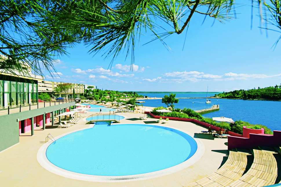 Ein Foto vom Pool im Maistra Select Island Hotel Istra
