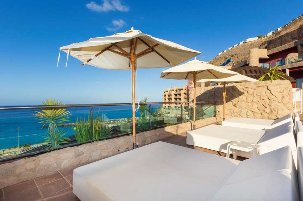 Een foto van het terras bij Hotel Gloria Palace Royal