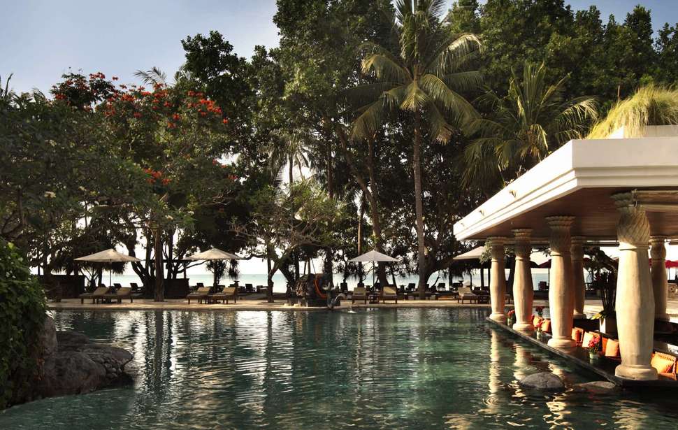 Ein Foto vom Pool im Puri Santrian