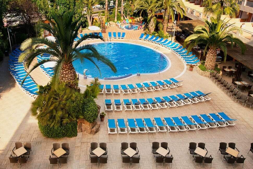 Een foto van het zwembad bij H10 Vintage Salou