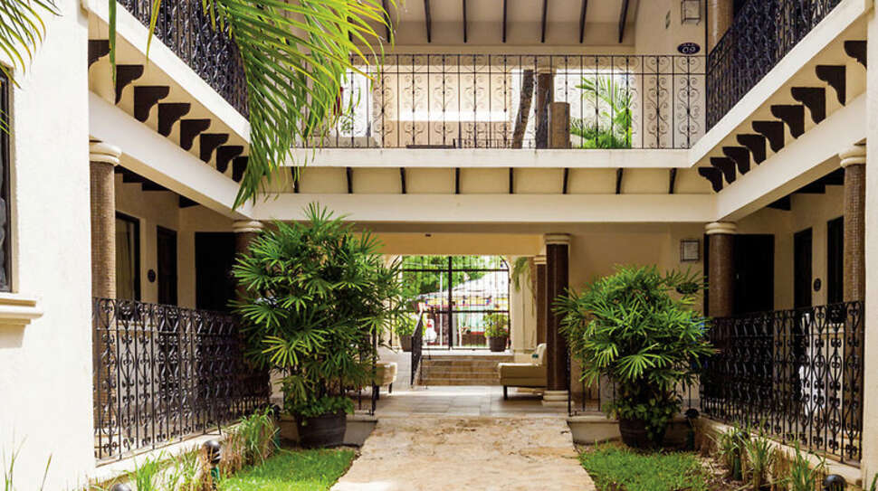 Een foto van de buitenkant van Nina Hotel & Beach Club