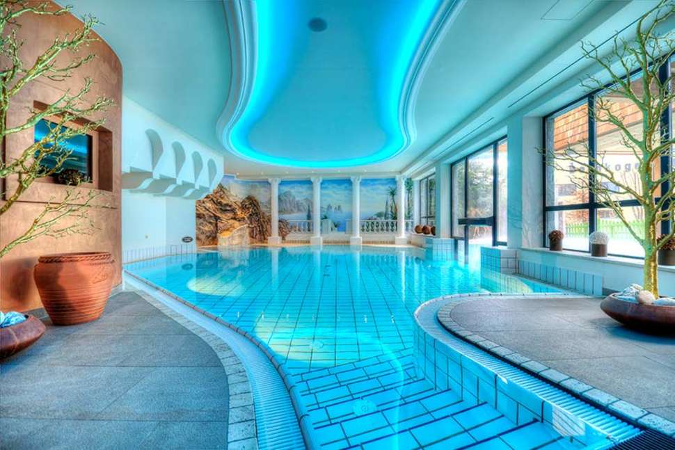 Een foto van het zwembad bij Hotel Kendler