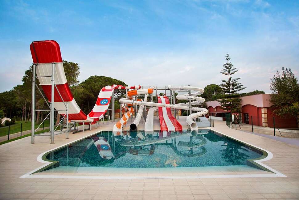 Een foto van het zwembad bij IC Hotels Santai Family Resort