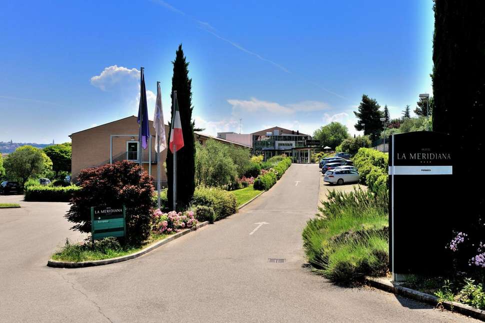 Een foto van de buitenkant van Hotel La Meridiana