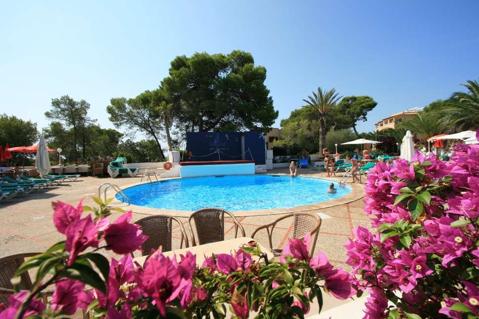 Een foto van het zwembad bij Pinos Playa Hotel