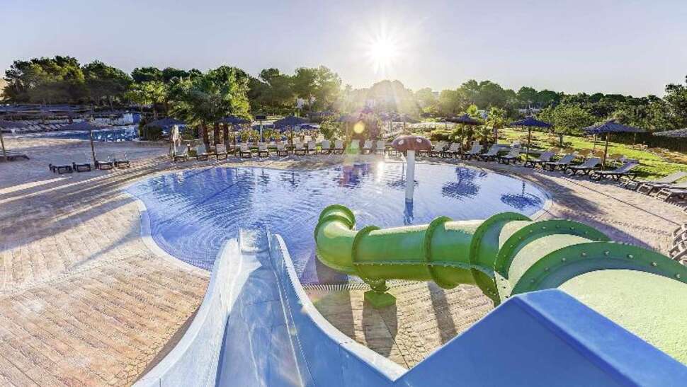 Een foto van het zwembad bij Magic Life Cala Pada
