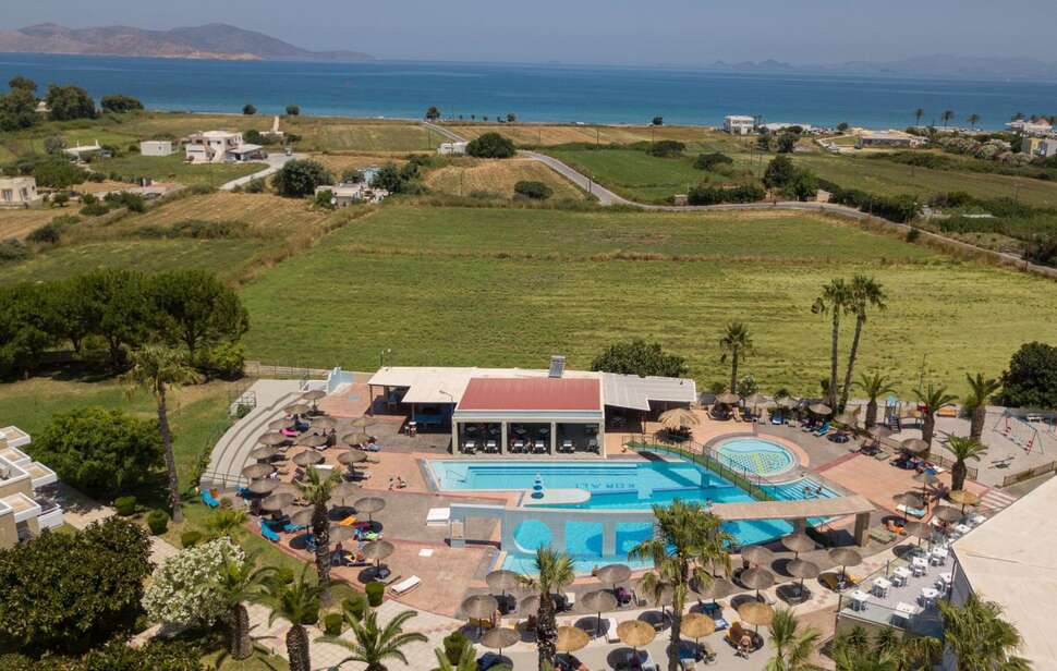 Een foto van het zwembad bij Corali Hotel & Village