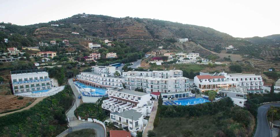 Een foto van het zwembad bij Panorama Village & Hotel