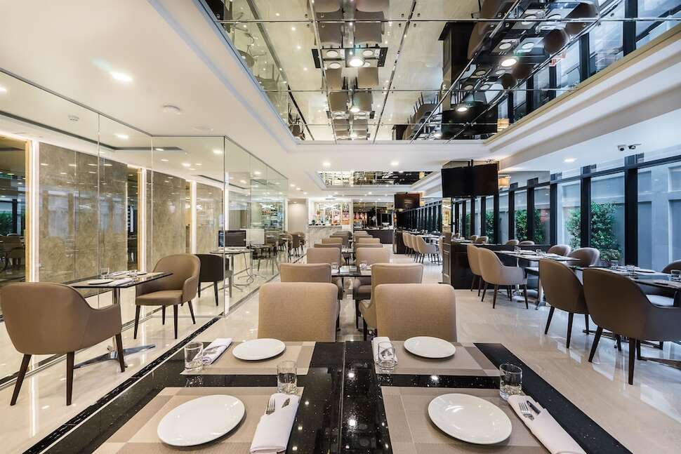 Een foto van SureStay Plus Hotel by Best Western Sukhumvit 2