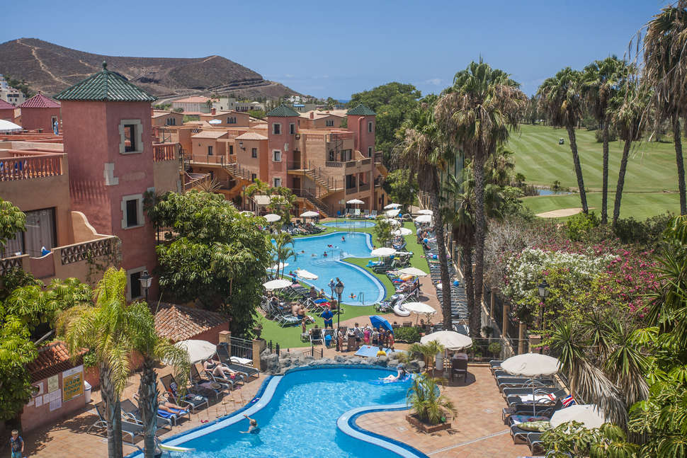 Een foto van het zwembad bij Villa Mandi Golf Resort