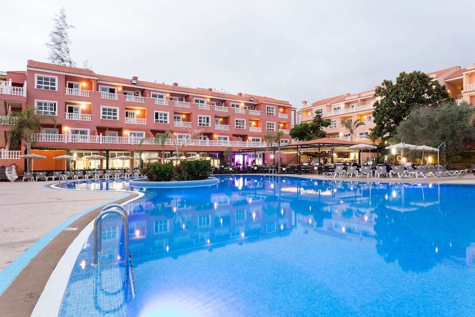 Een foto van het zwembad bij Aparthotel El Duque