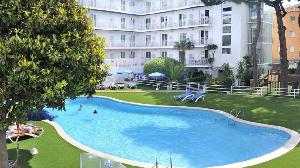 Ein Foto vom Pool im GHT Balmes Hotel Aparthotel & Splash