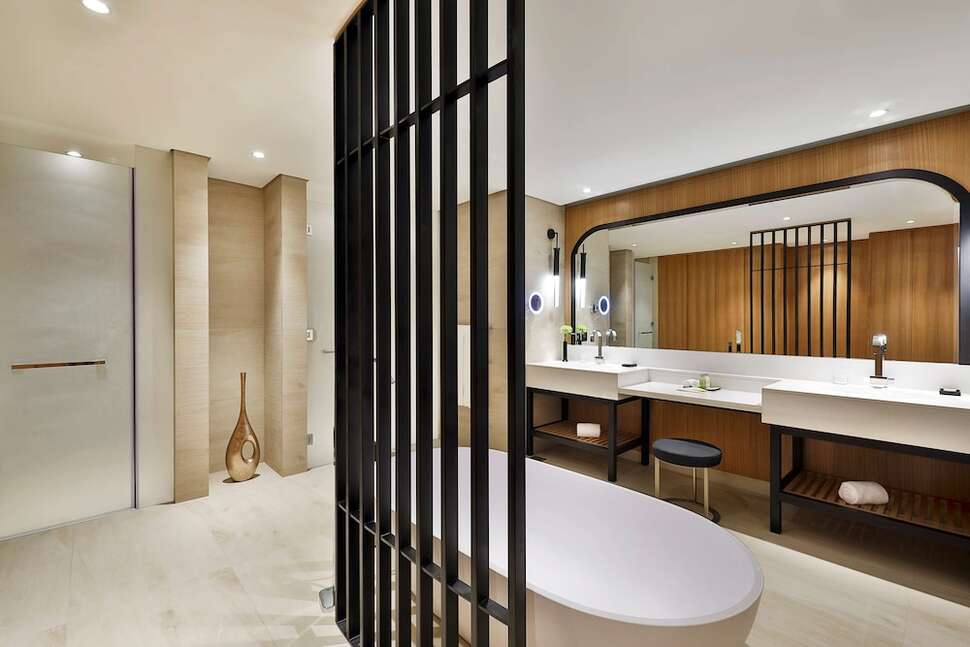 Ein Foto DoubleTree by Hilton Dubai Business Bay
