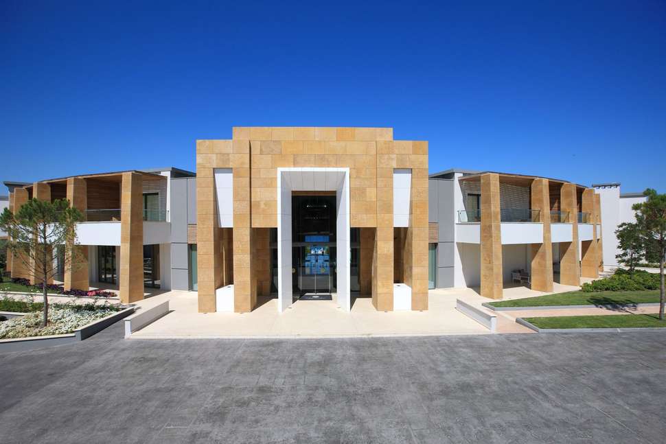 Een foto van de buitenkant van Cavo Olympo Luxury Hotel & Spa