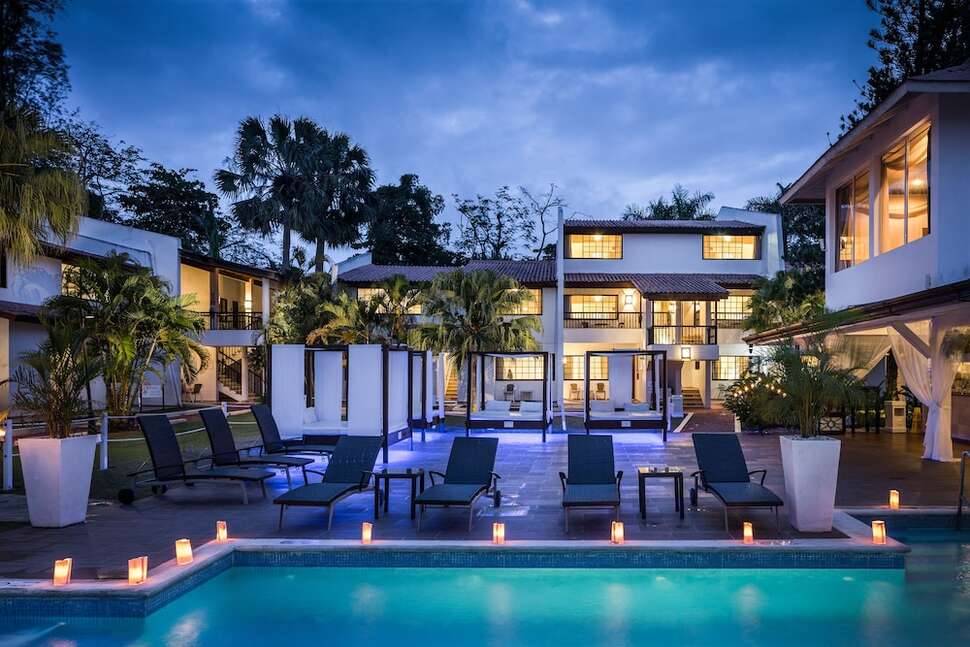 Een foto van het zwembad bij BlueBay Villas Doradas