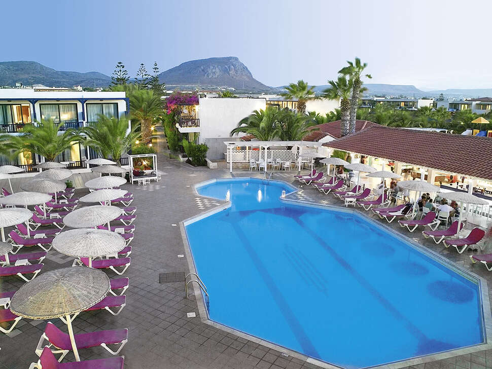 Ein Foto vom Pool im Stella Village Seaside Hotel