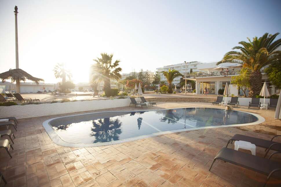 Ein Foto vom Pool im Hotel Vasco Da Gama