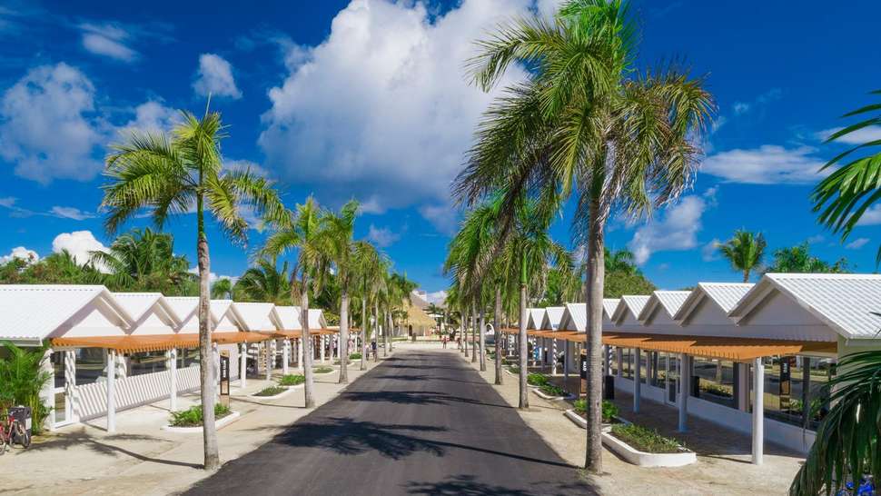 Een foto van de buitenkant van Grand Sirenis Punta Cana Resort
