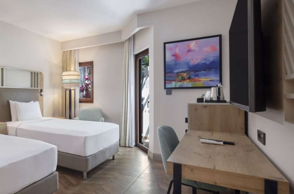 Ein Foto DoubleTree by Hilton Bodrum Isil Club Resort